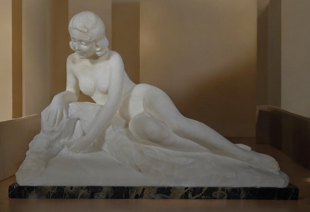 Elegant Art Deco Marble Sculpture Signed L. Morelli, Florence