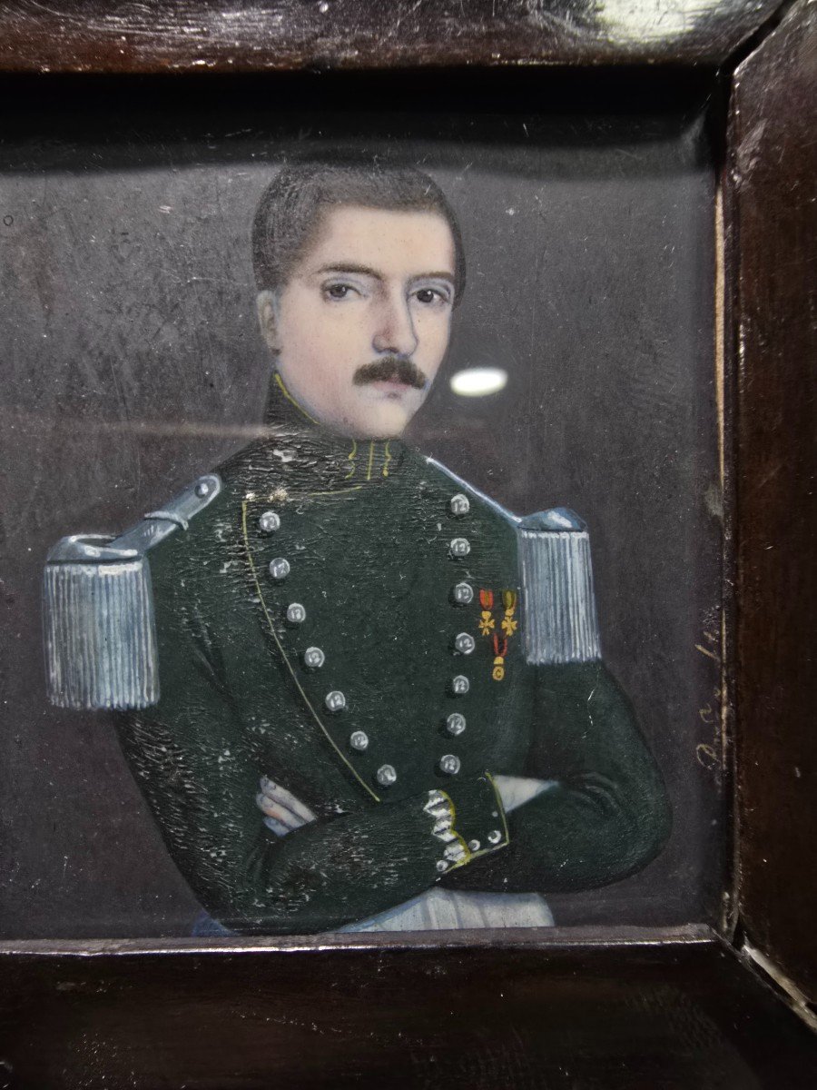 Portrait Miniature à l'Huile Du XVIIIe Siècle – Officier Militaire Européen-photo-4