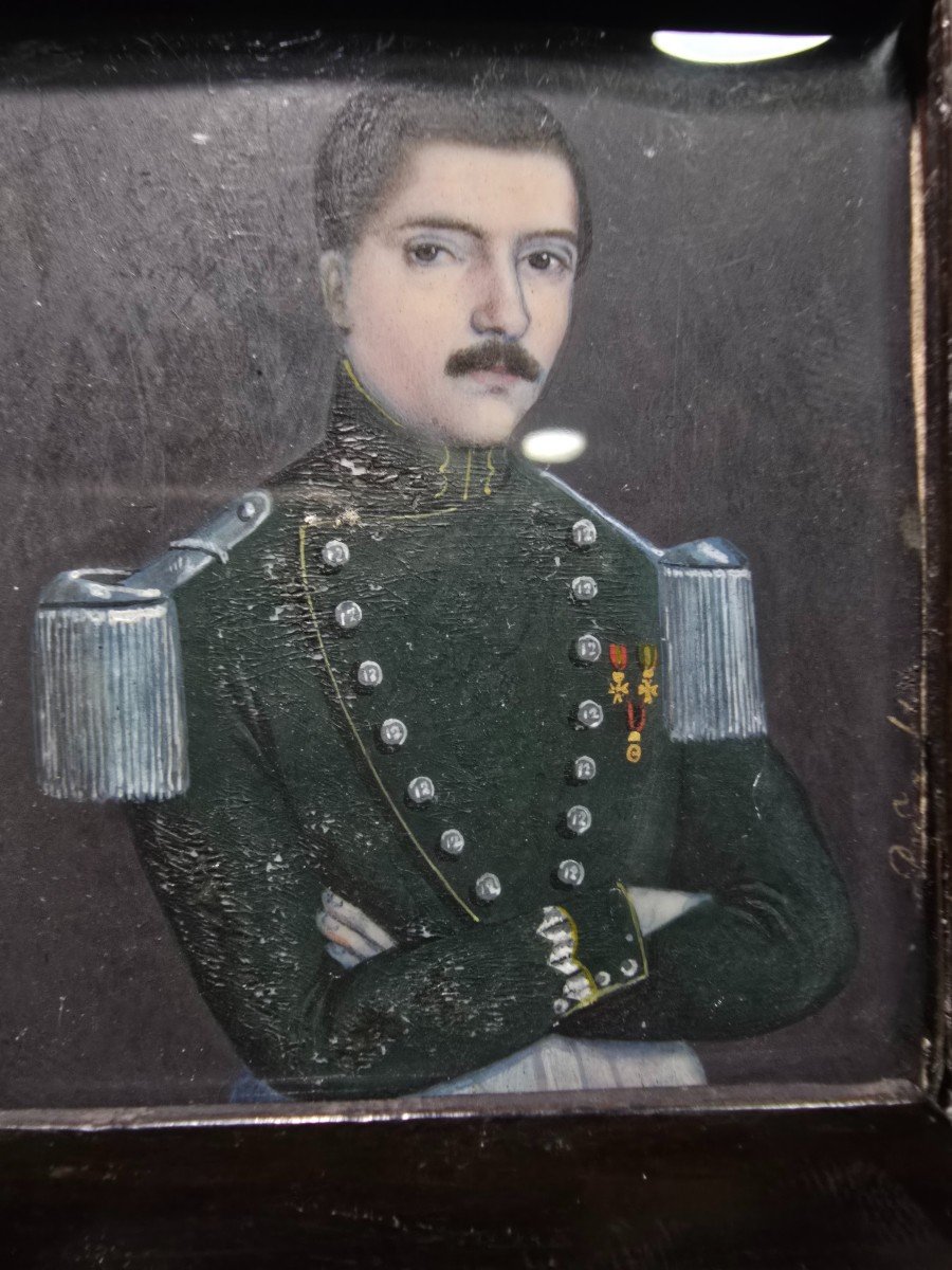 Portrait Miniature à l'Huile Du XVIIIe Siècle – Officier Militaire Européen-photo-2