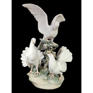 Lladro Porcelain Sculpture With Doves