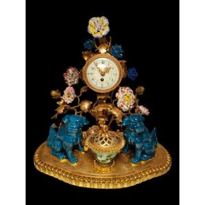 Pendulum In Gilt Bronze And Porcelain In Chinosoiserie Style