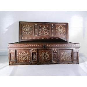 16th Century Aragonese Chest In Walnut And Bone Marquetry