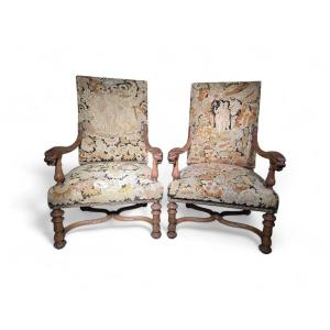 Paire De Fauteuils En Noyer Français Du XVIIIe Siècle Avec Revêtement Aubusson