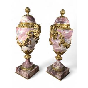 Paire De Vases En Marbre Et Bronze Doré Français Du XIXe Siècle