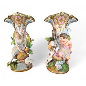 Une élégante Paire De Vases En Porcelaine Française, Vers 1860, 