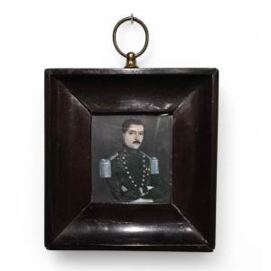 Portrait Miniature à l'Huile Du XVIIIe Siècle – Officier Militaire Européen