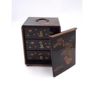 Three-drawer Box Of Chinese Scope, Late 19th Century With Floral Decoration