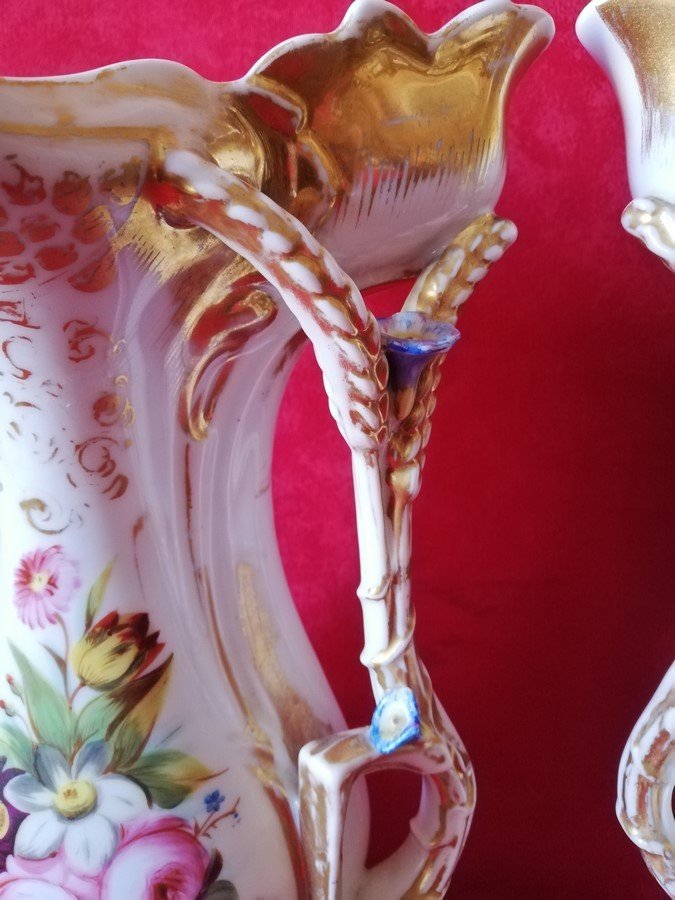 A Pair Of Porcelain Vases -photo-3