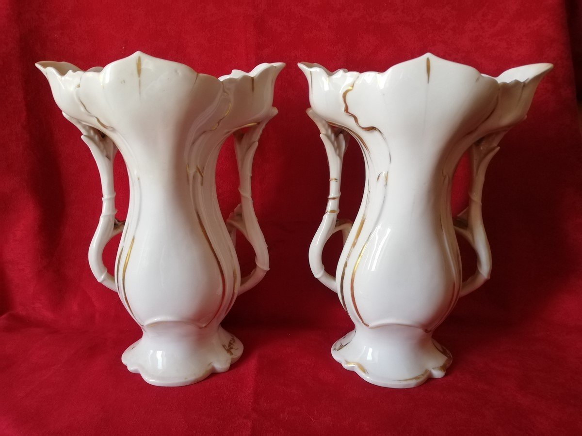 A Pair Of Porcelain Vases -photo-7