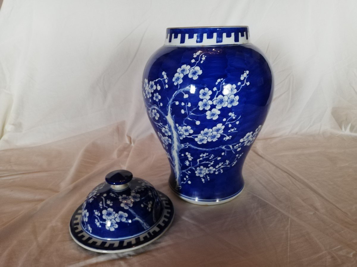 Covered Vase From China -photo-2