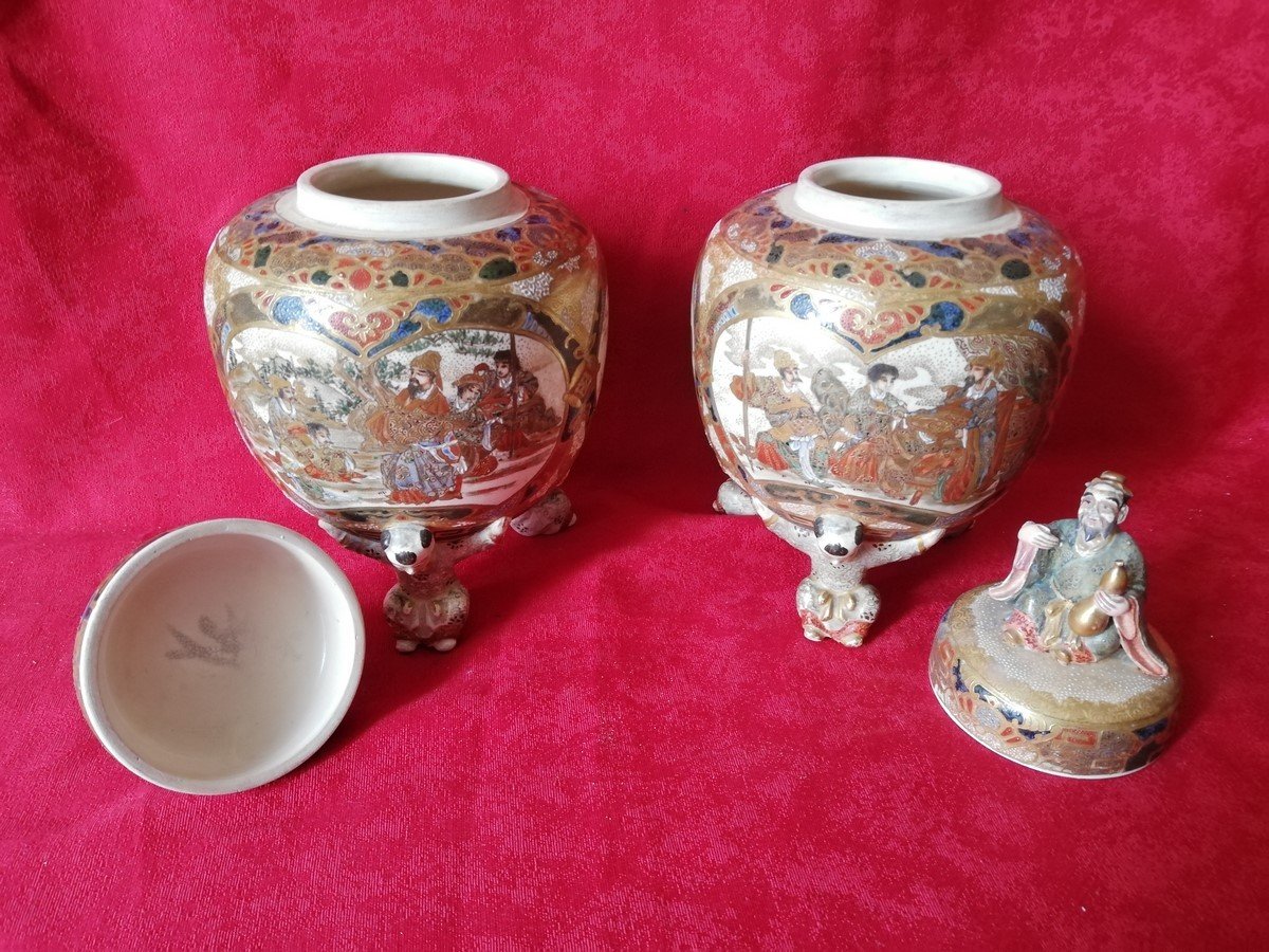 Pair Of Covered Vases Japan -photo-7