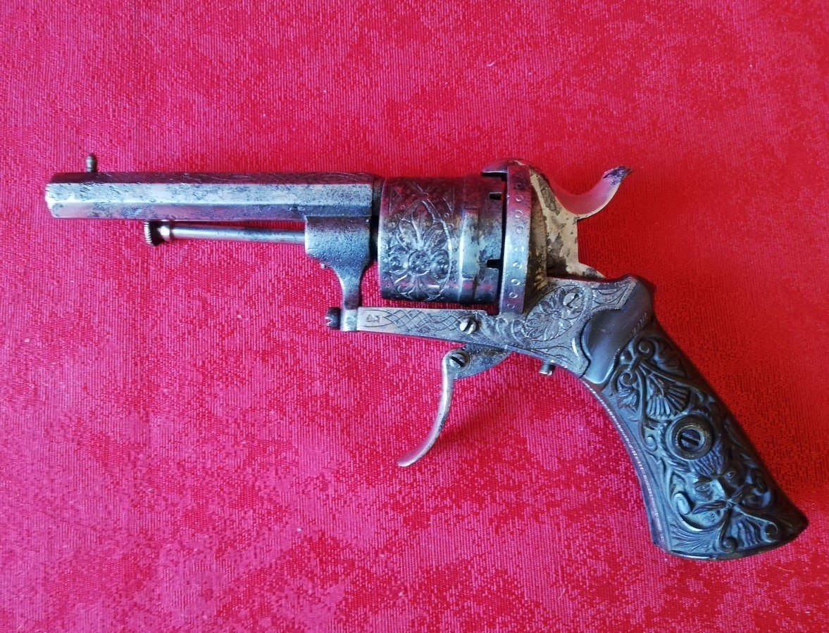 Pistolet à barillet à broche  