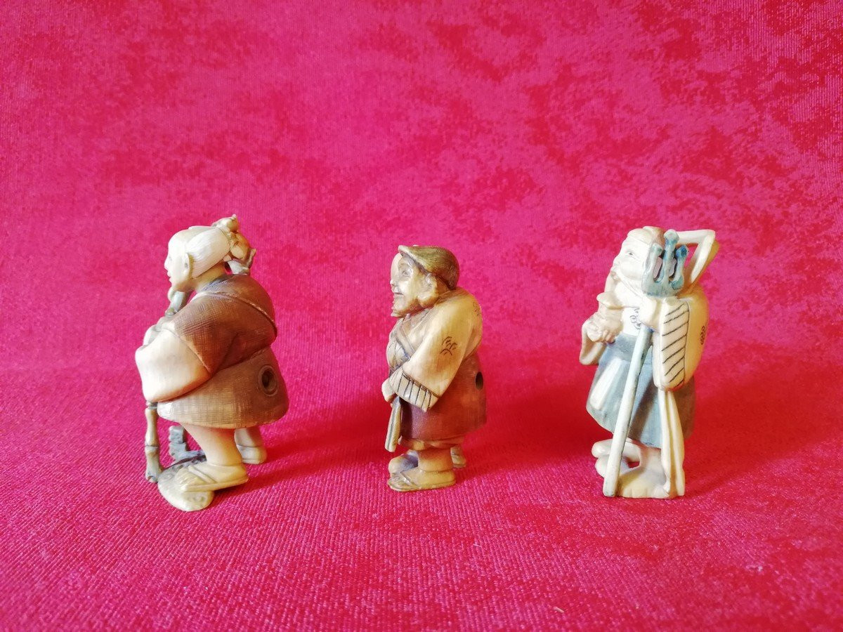 Three Small Ivory Figurines -photo-2