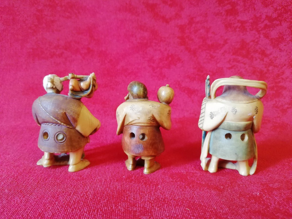 Three Small Ivory Figurines -photo-3