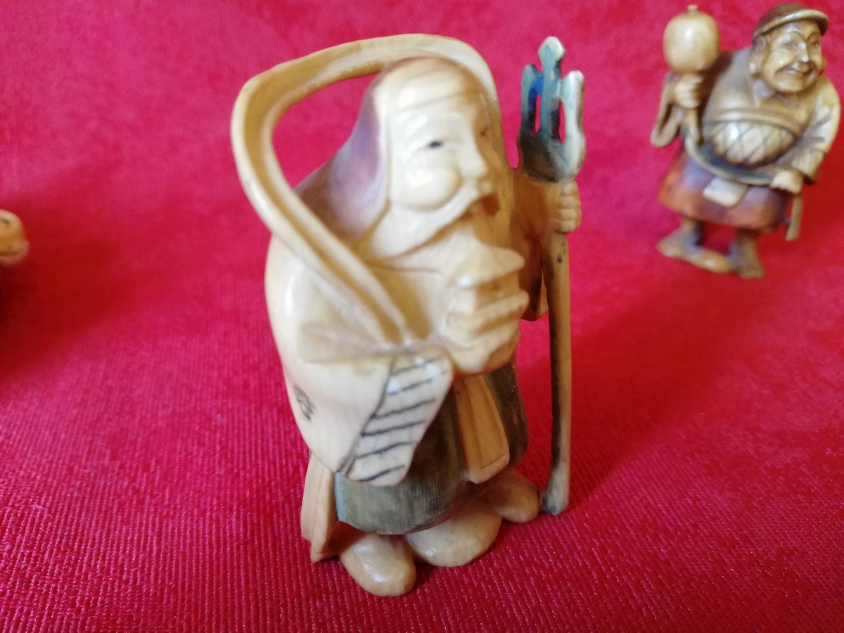 Three Small Ivory Figurines -photo-7