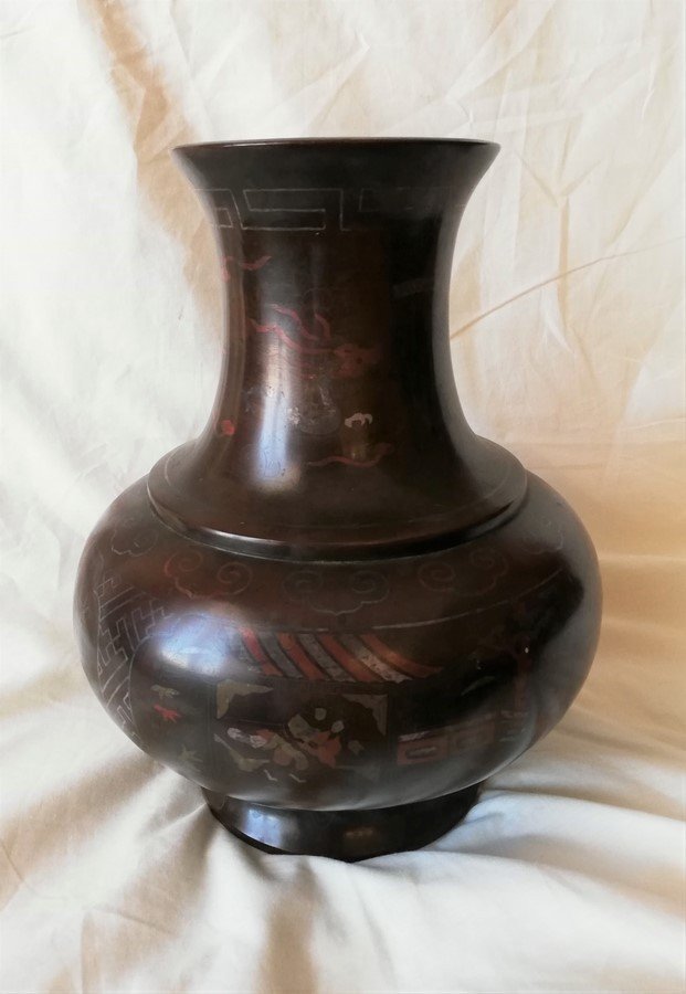 Curious Vase From China In Bronze-photo-2