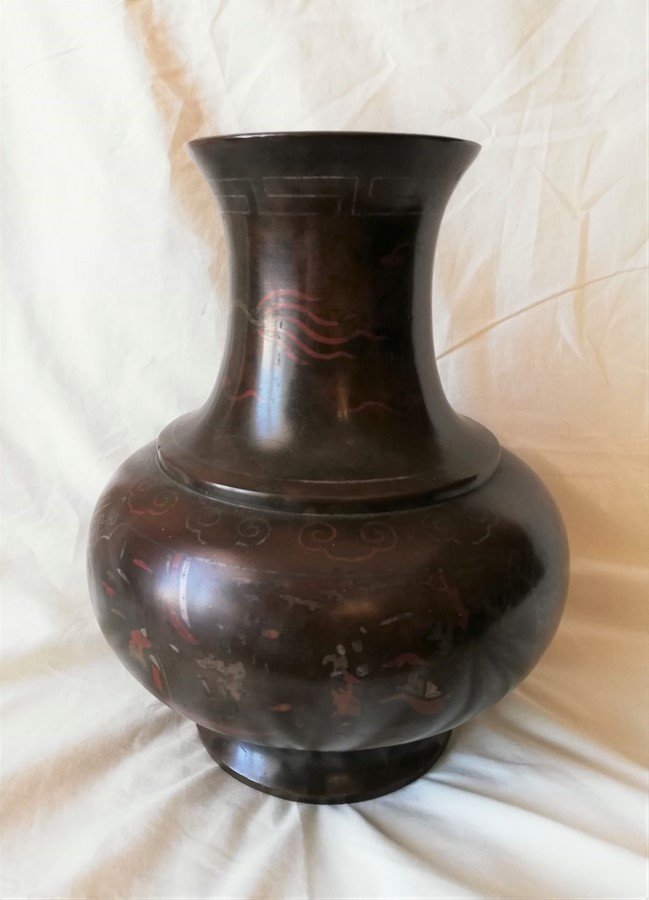Curious Vase From China In Bronze