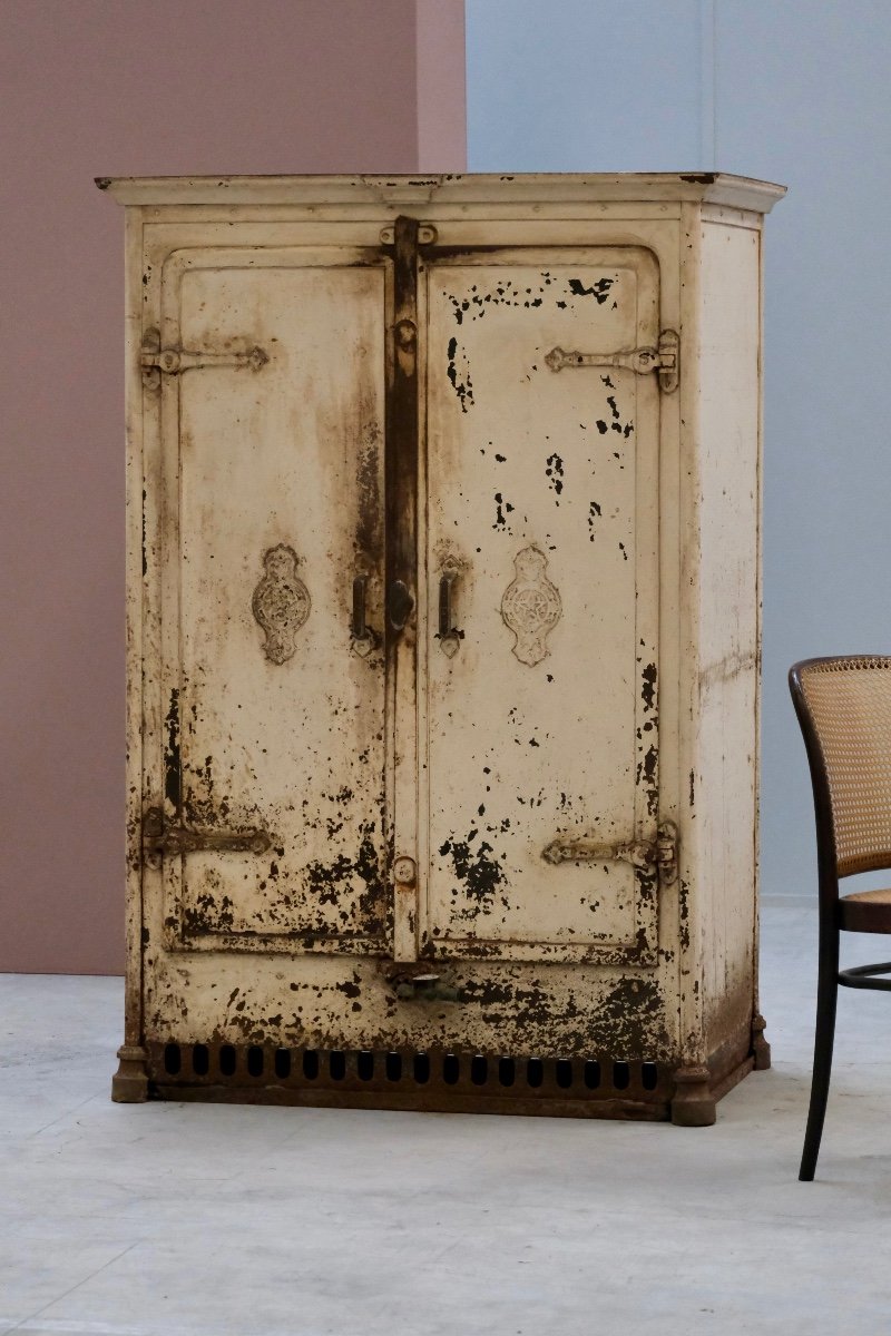 Rare Armoire En Fonte Datée 1847