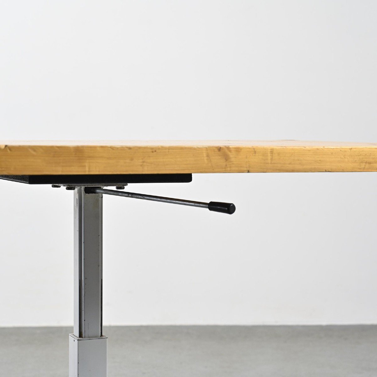  Table Monte Et Baisse Pour Les Arcs, Par Charlotte Perriand-photo-2