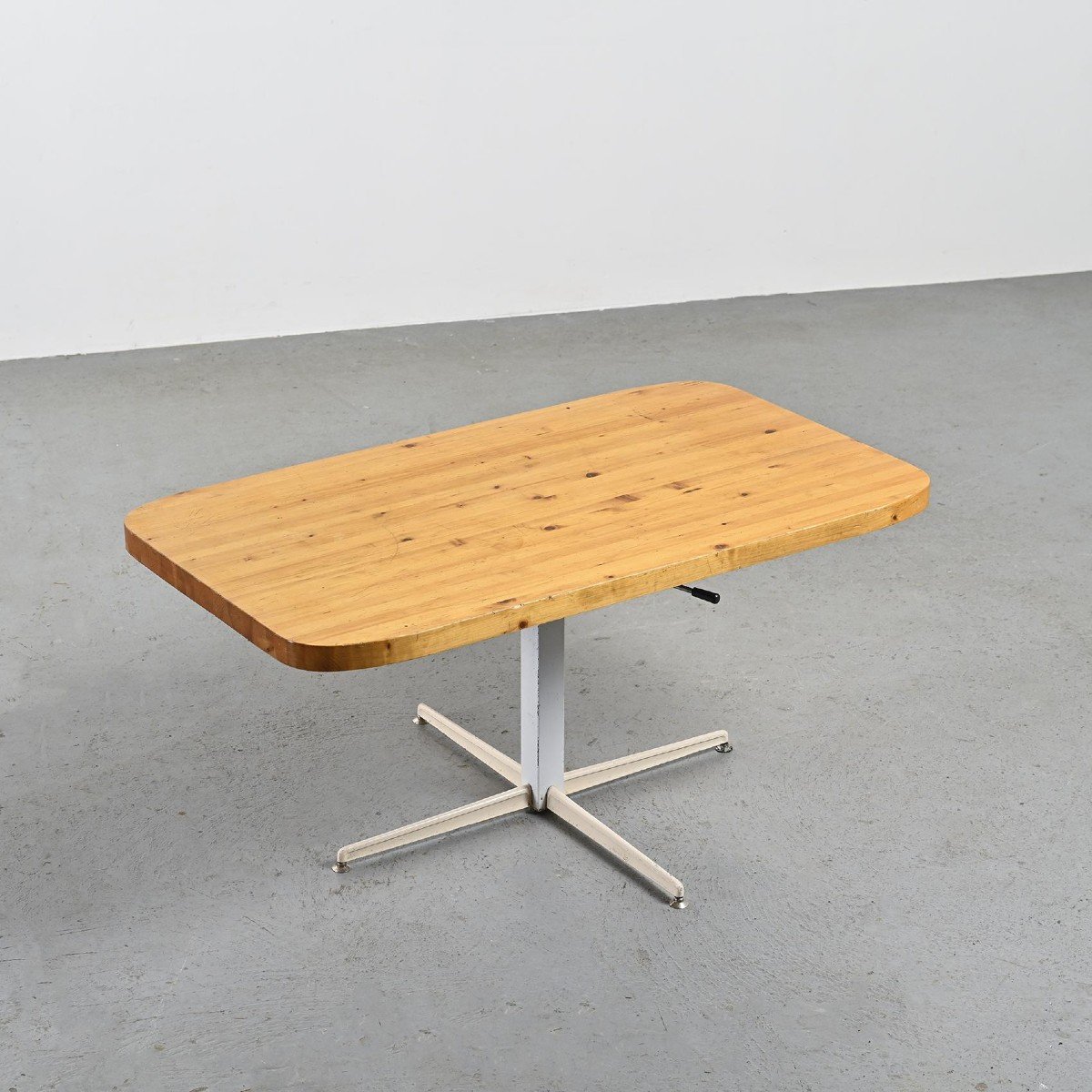  Table Monte Et Baisse Pour Les Arcs, Par Charlotte Perriand