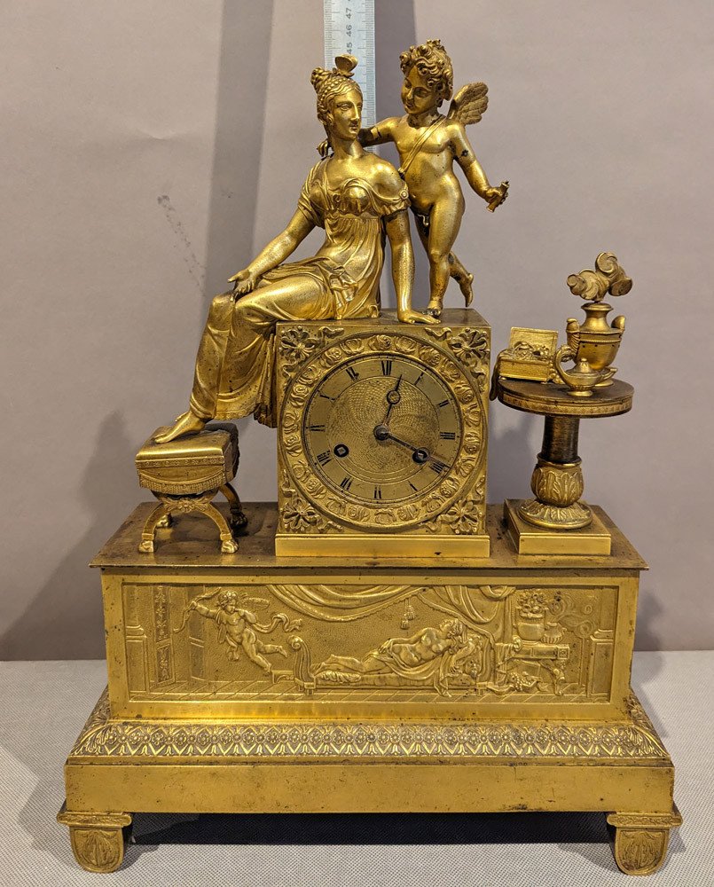 Pendule Empire En Bronze Doré "déesse Assise Et Putti"