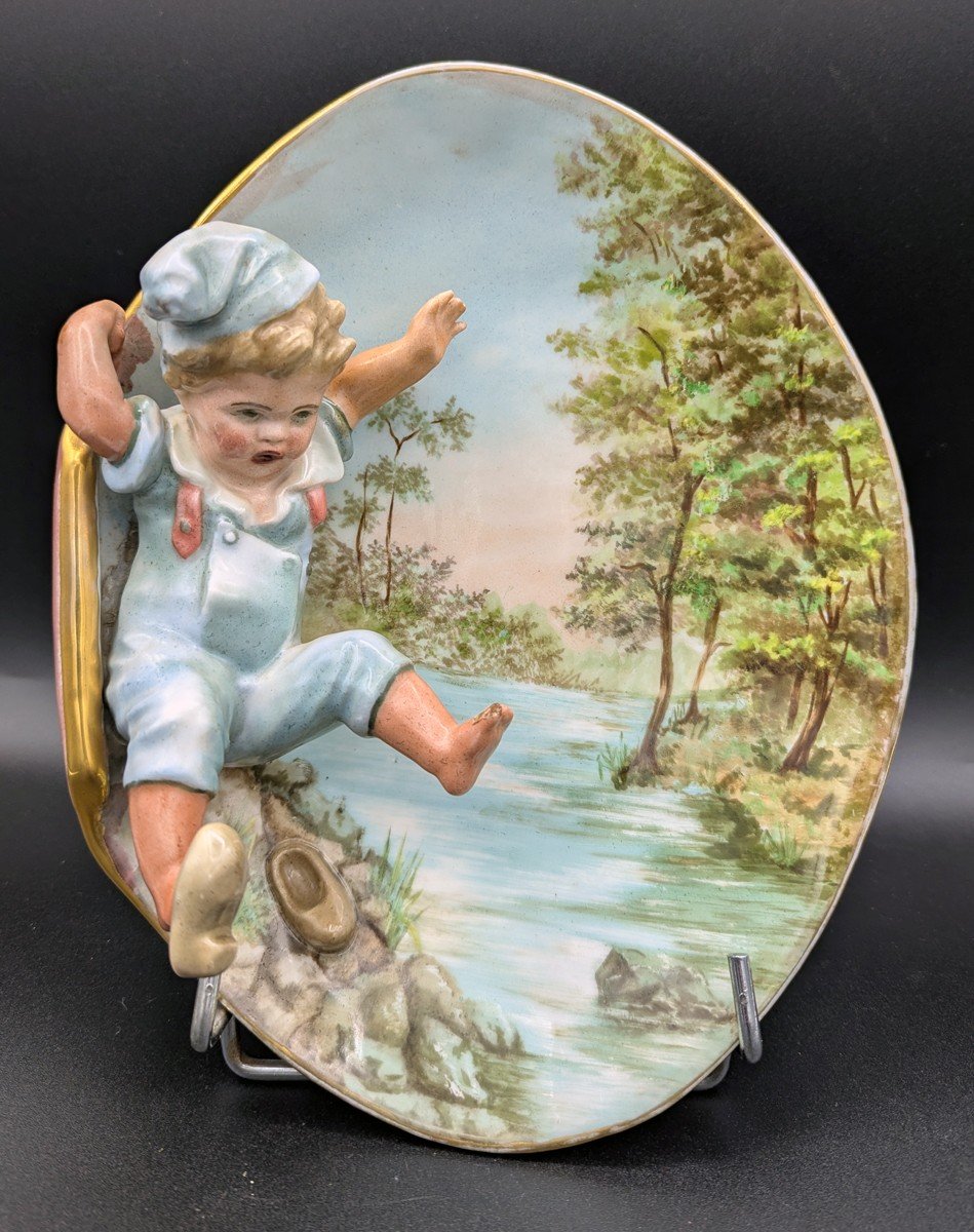 Paire d'Assiettes Fin 19e/début 20e (limoges ?) Aux Enfants En Fort Relief En Porcelaine-photo-2