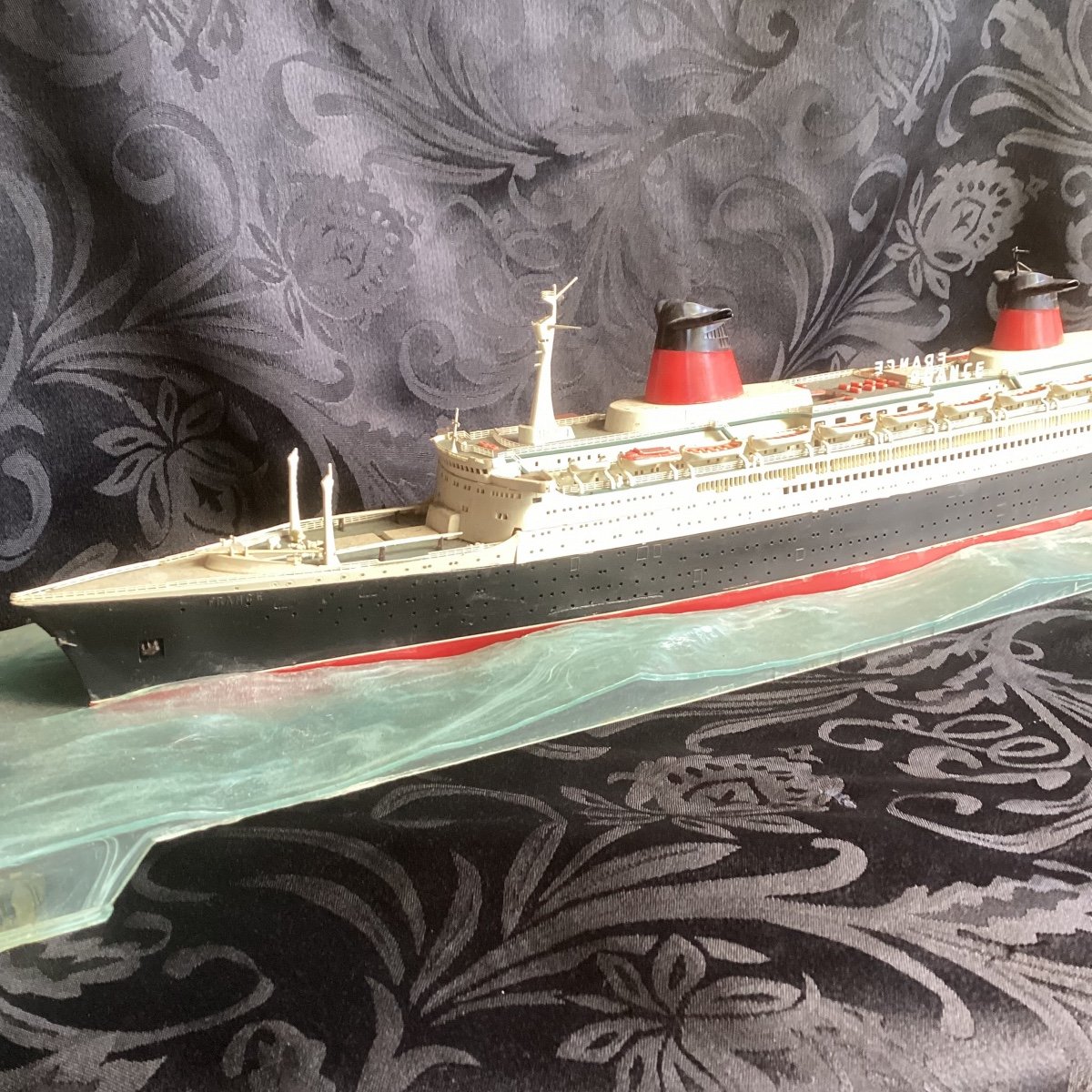 Model Of The Liner “france” 77 Cm, Under Showcase With Formed Sea 20th Century.-photo-2