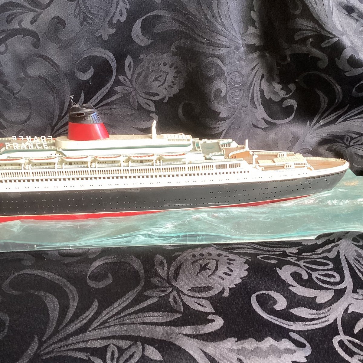 Model Of The Liner “france” 77 Cm, Under Showcase With Formed Sea 20th Century.-photo-1