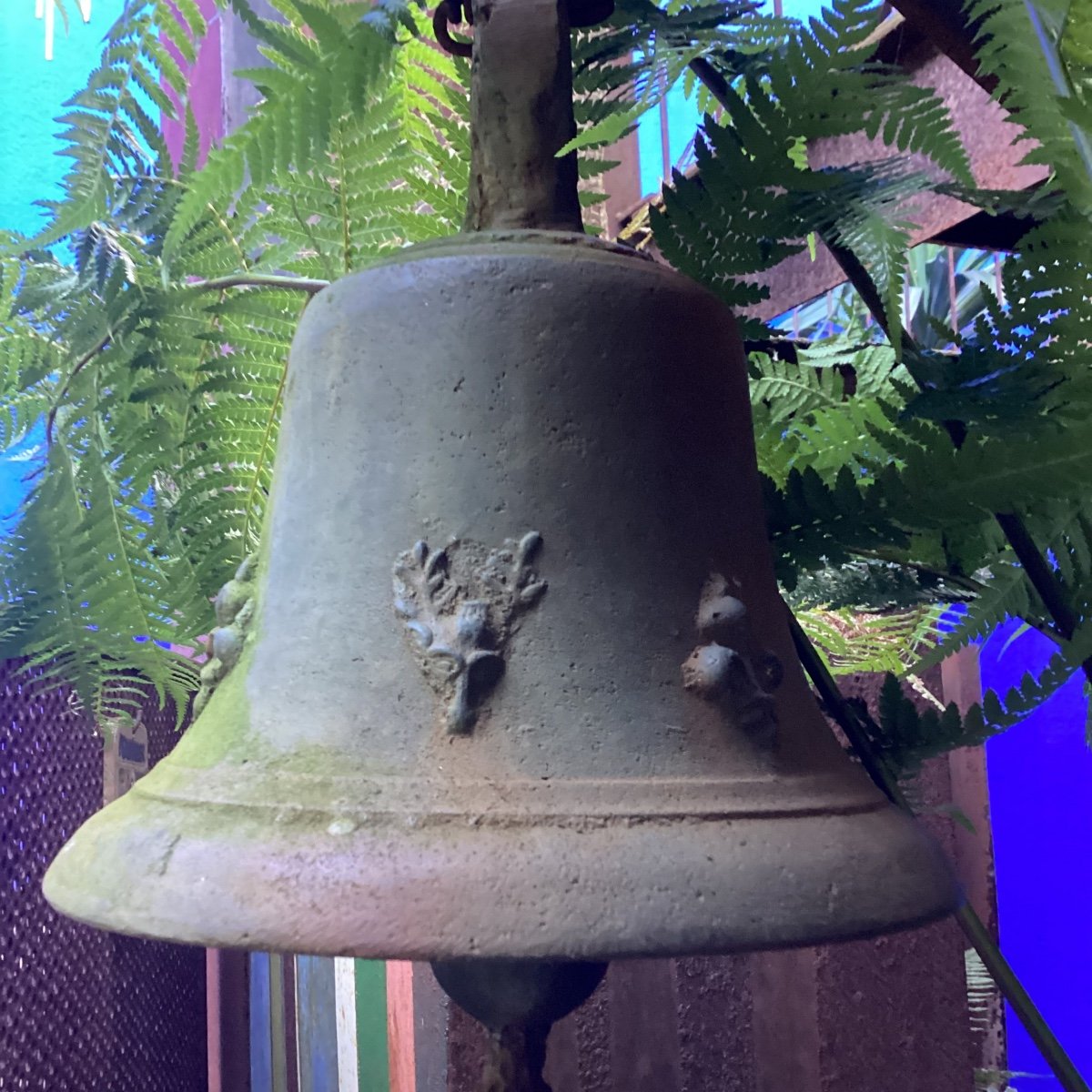 18th Century Bronze Manor Bell, Fleur De Lis And Deer Heads Decor Around The Edge, Very Beautiful Sound.