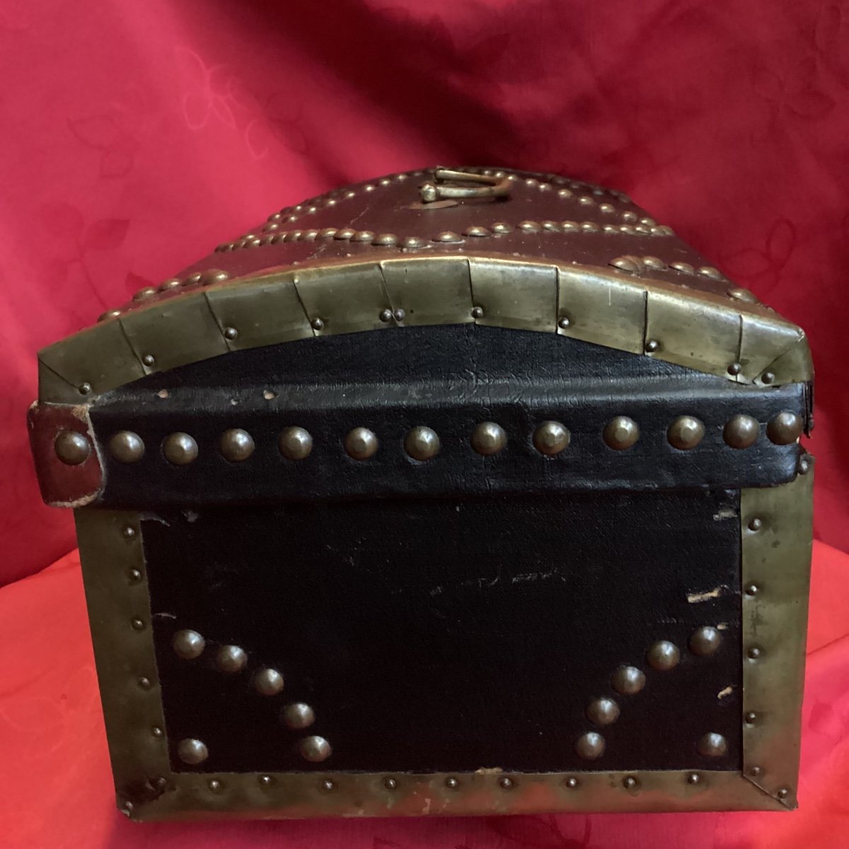 Small Wooden And Leather Chest With Brass Studs, 19th Century.-photo-3