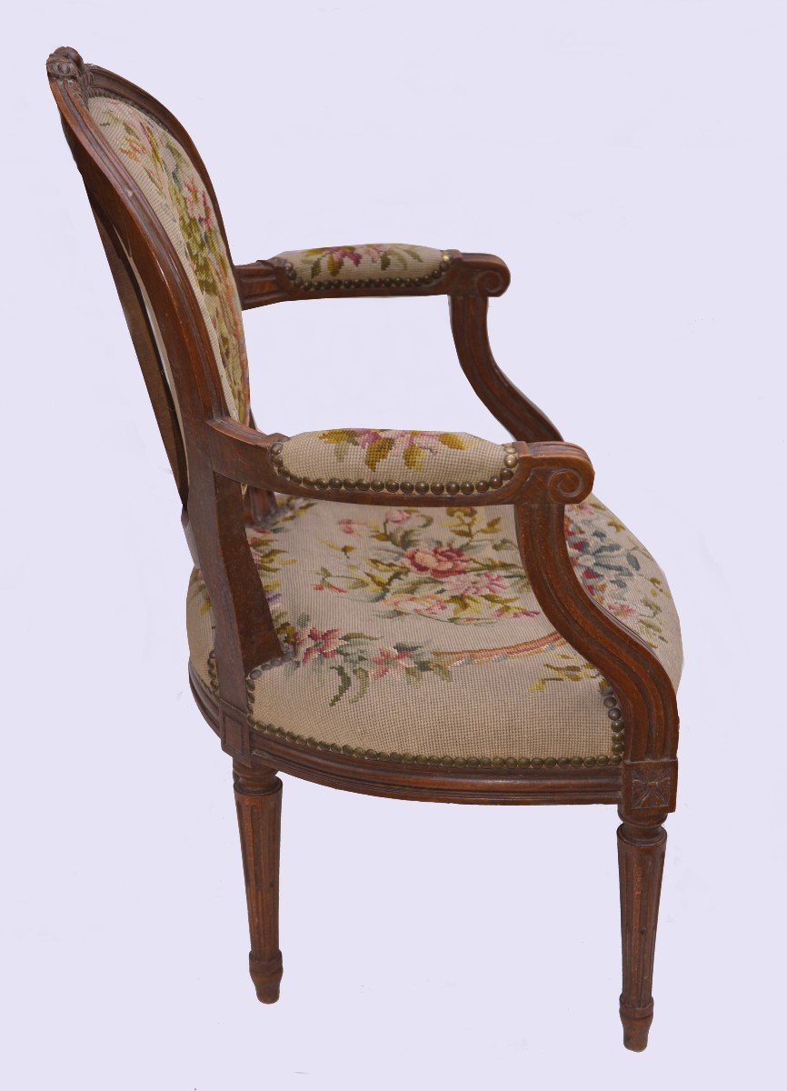 Louis XVI Style Medallion Backrest Armchair, 19th Century-photo-5