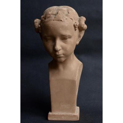 Buste De Jeune Femme à La Tête Ceinte De Pampres Par Eugène D. Piron