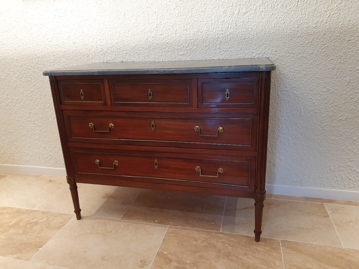 Louis XVI-style veneered chest of drawers It opens to th…