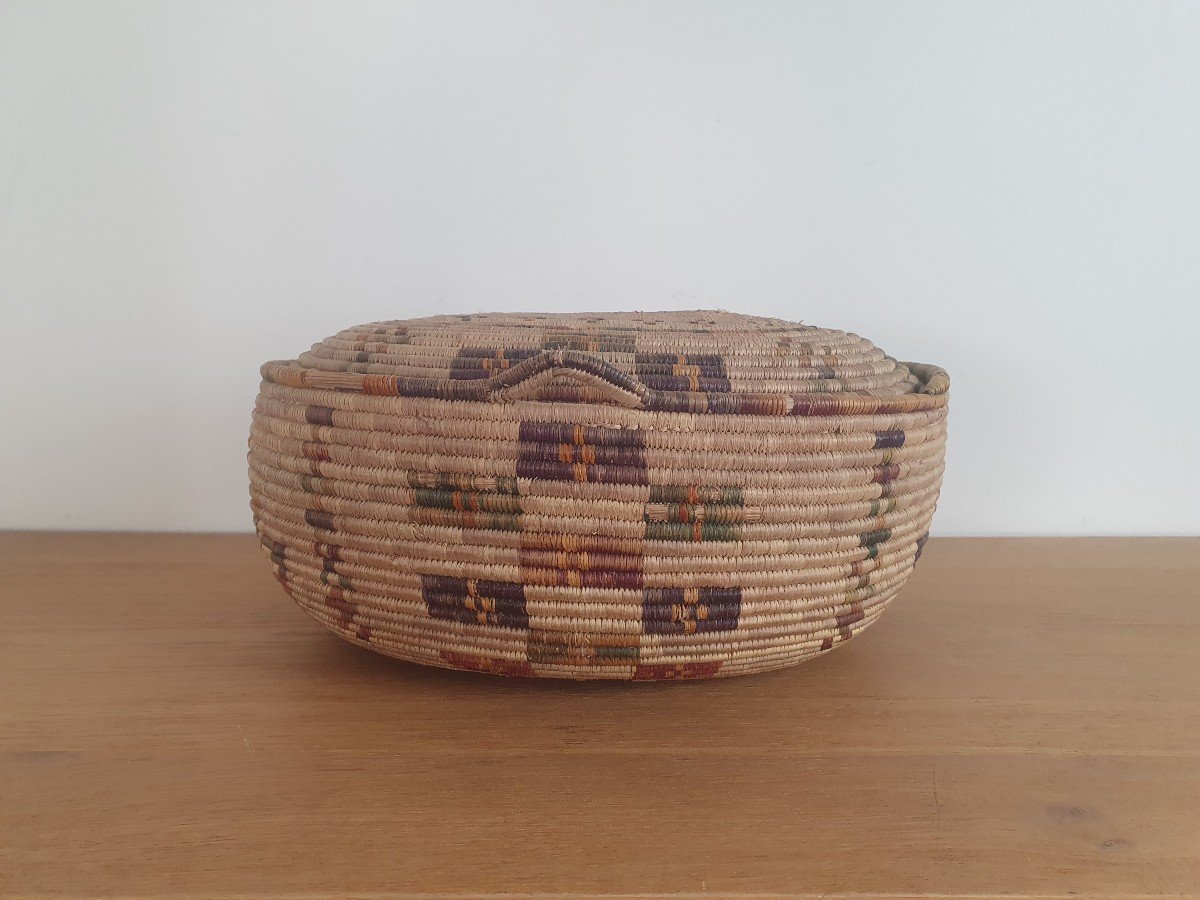 Covered Basket, Native American, Early 20th Century.-photo-2