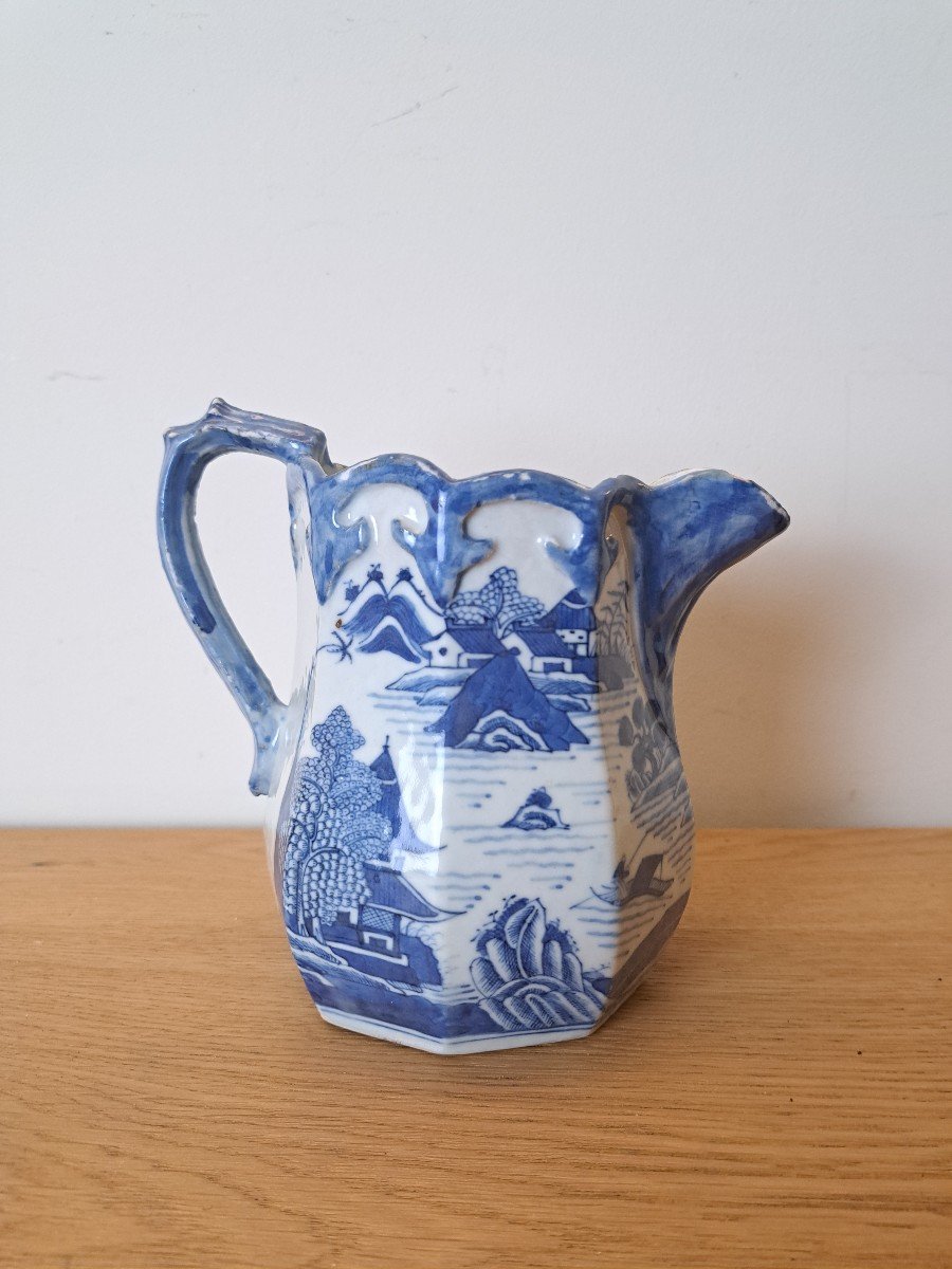 Water Jug, White Blue Porcelain, Japan, Late 18th Century/early 20th Century.