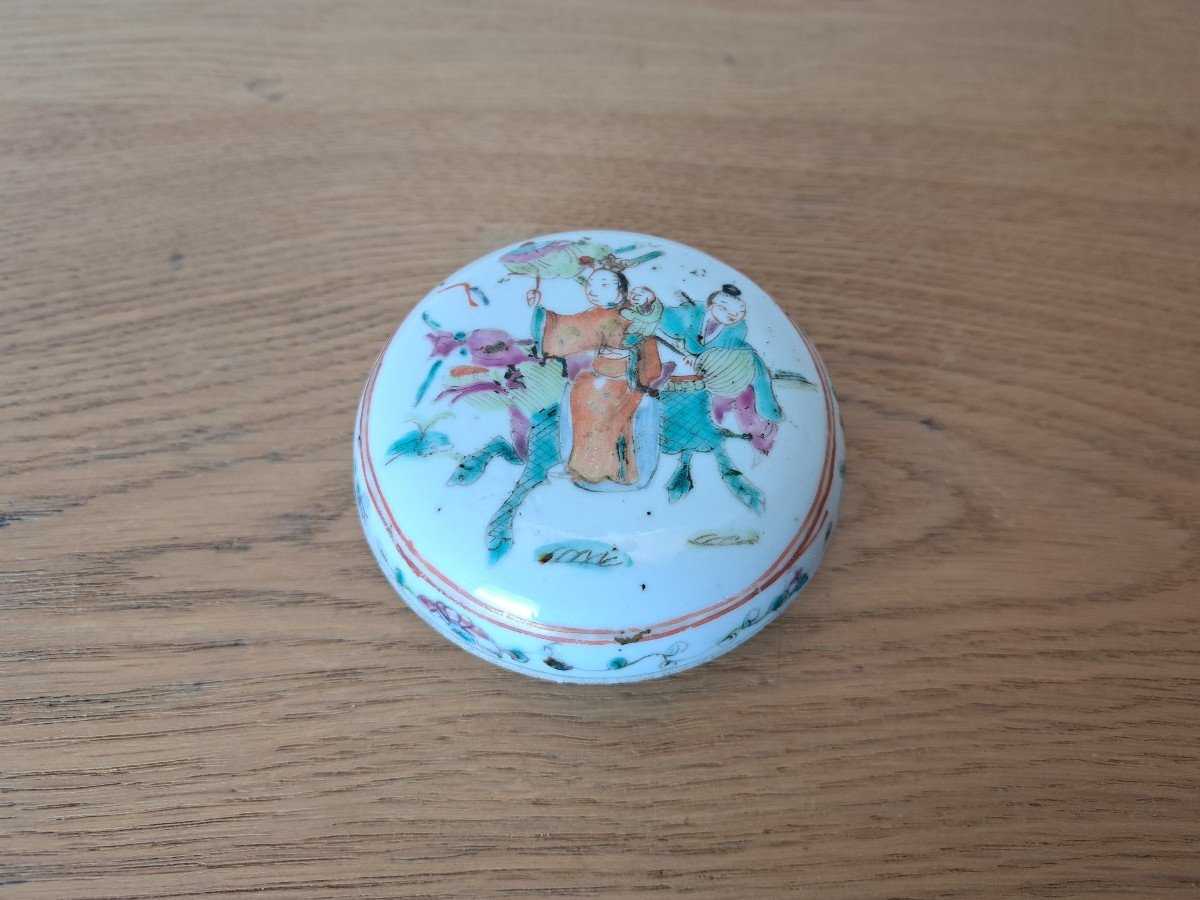 Chine , Boite Ronde , Porcelaine émaillée , XX°. 