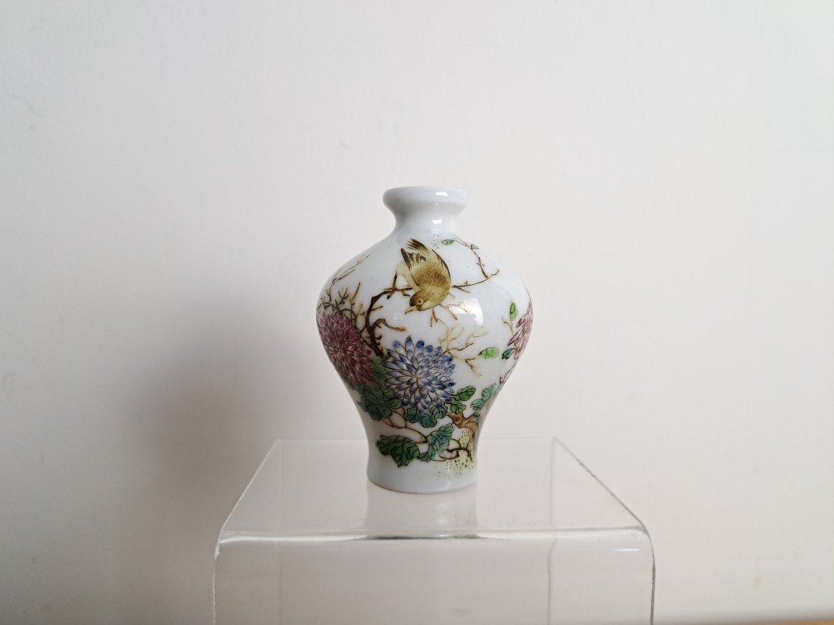 Snuffbox, Chrysanthemum And Birds, Porcelain, China, 20th Century. 