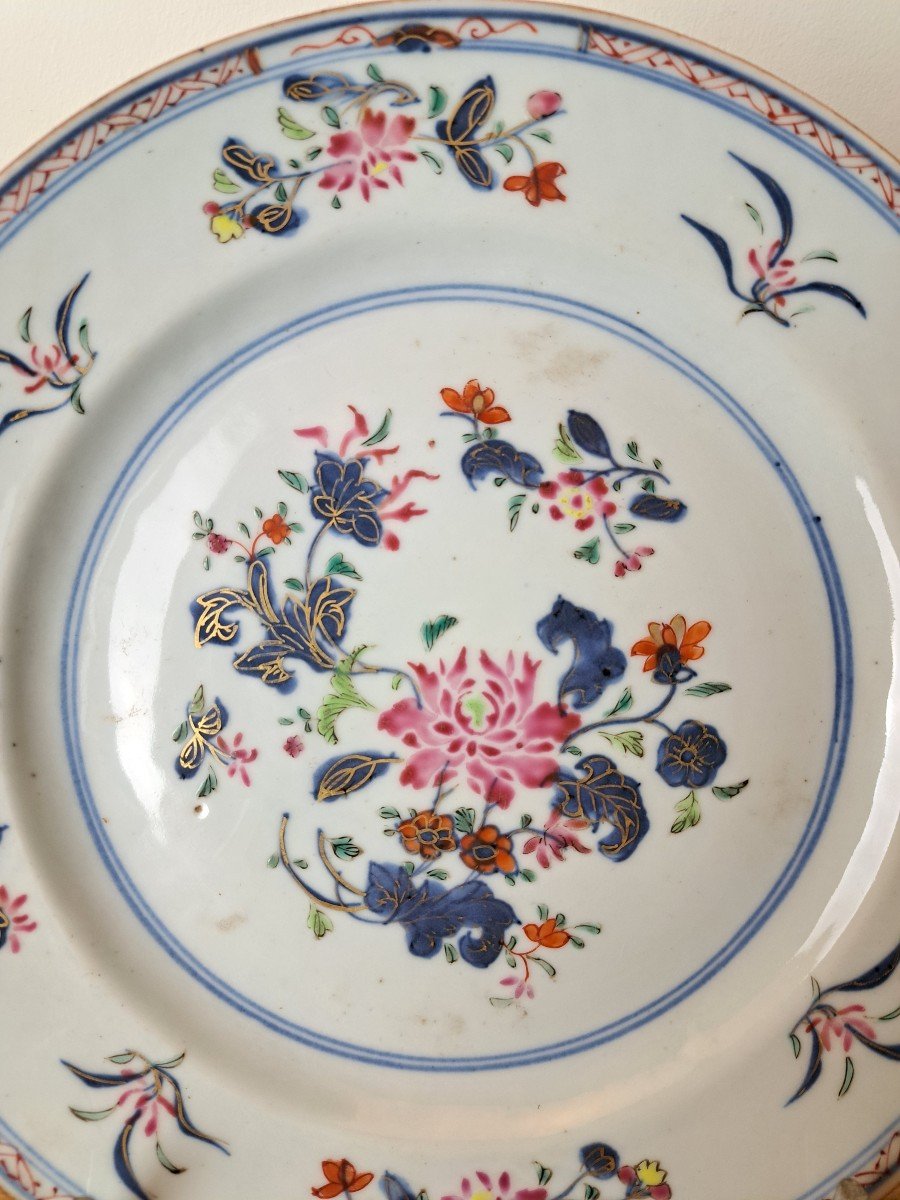 Assiette Compagnie Des Indes , Famille Rose , Porcelaine, XVIII°. -photo-3