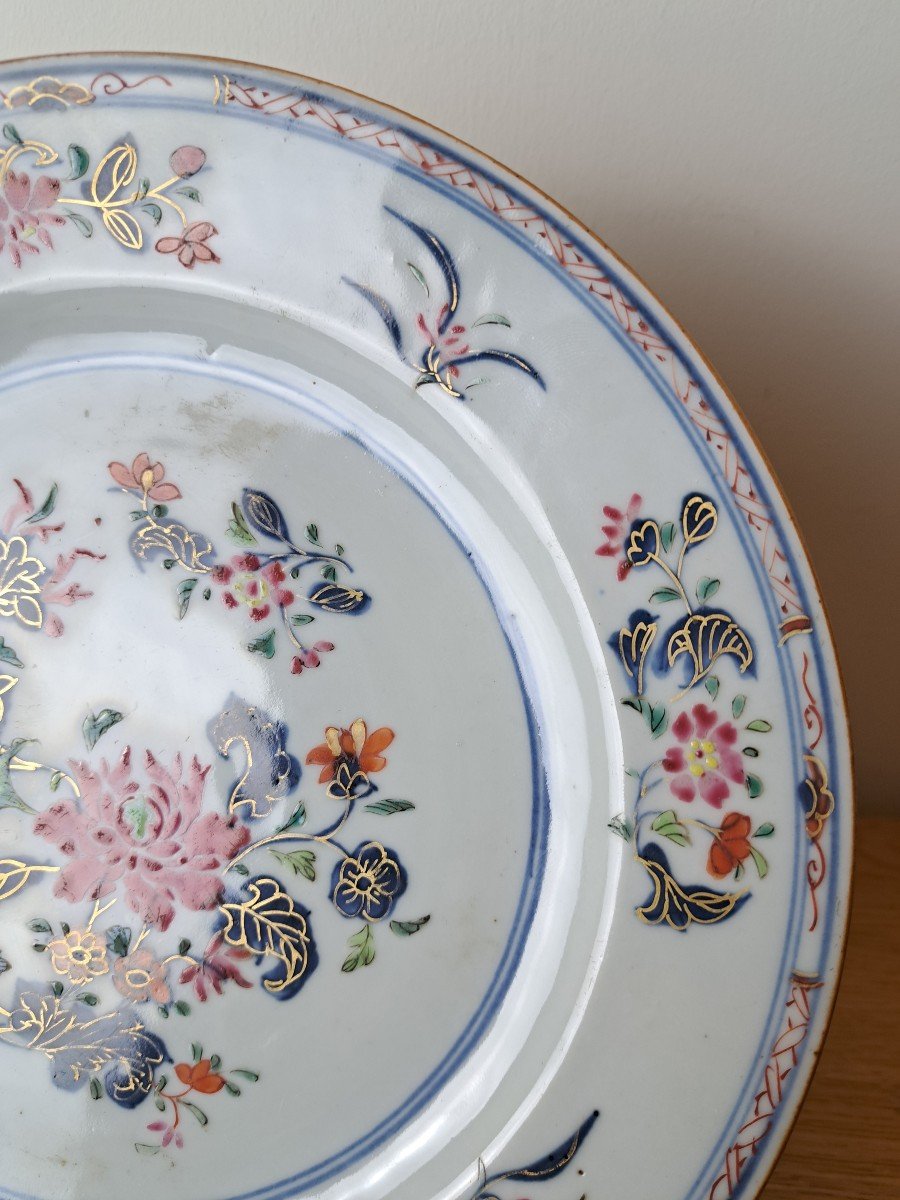 Assiette Compagnie Des Indes , Famille Rose , Porcelaine, XVIII°. -photo-1