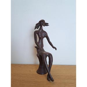 Femme Assise , Statuette  En Bronze , Non Signée , XX°.