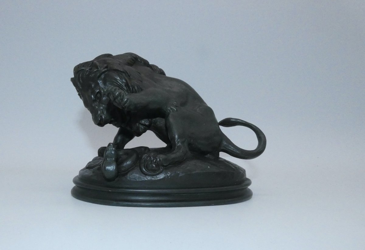 Bronze Sculpture Signed Barye The Lion With The Serpent-photo-2