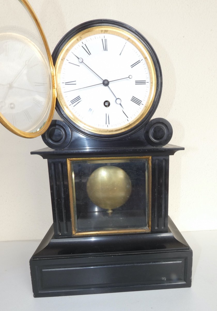 Pendulum Clock Notary With Central Second Hand Regulator