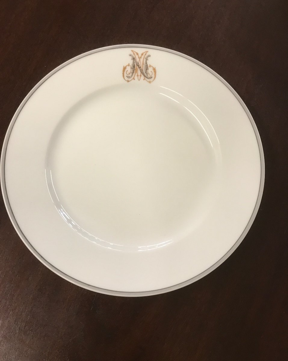 Très Belle Assiette En Porcelaine Monogramme Mn 