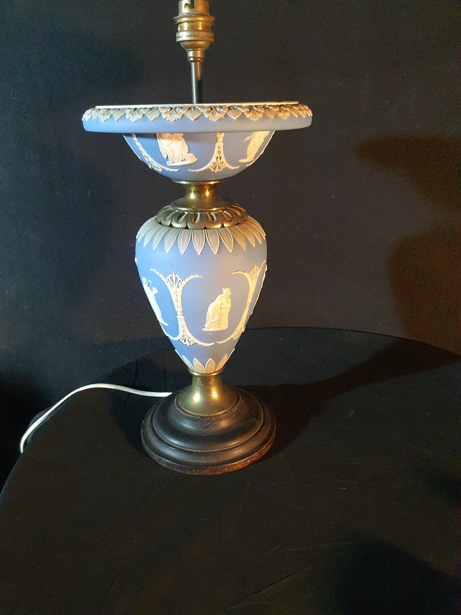 Neo Classic Wedgwood Porcelain Lamp. -photo-1