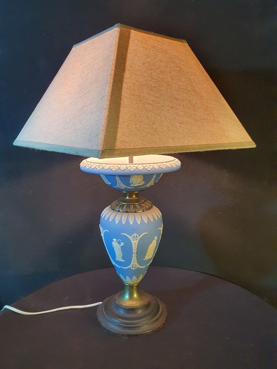 Neo Classic Wedgwood Porcelain Lamp. 