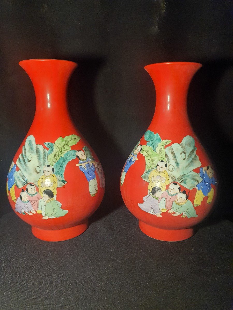 Paire De Vases Chine, Fond Corail.