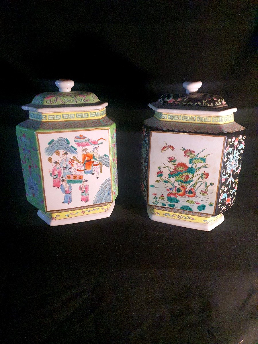 Pair Of Chinese Covered Vases, Ginger Jars. 