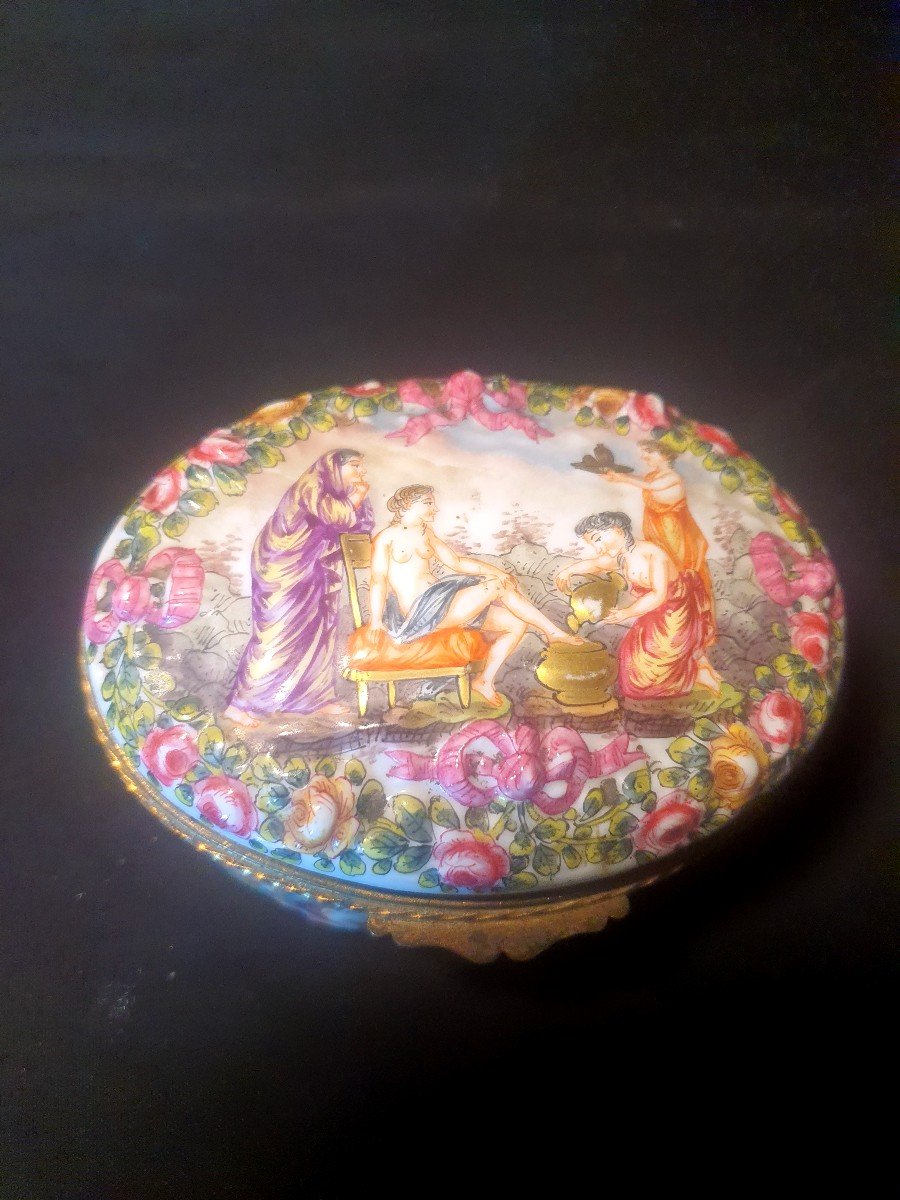 Oval Jewelry Box Italian Porcelain Capodimonte. 19th Century. -photo-4