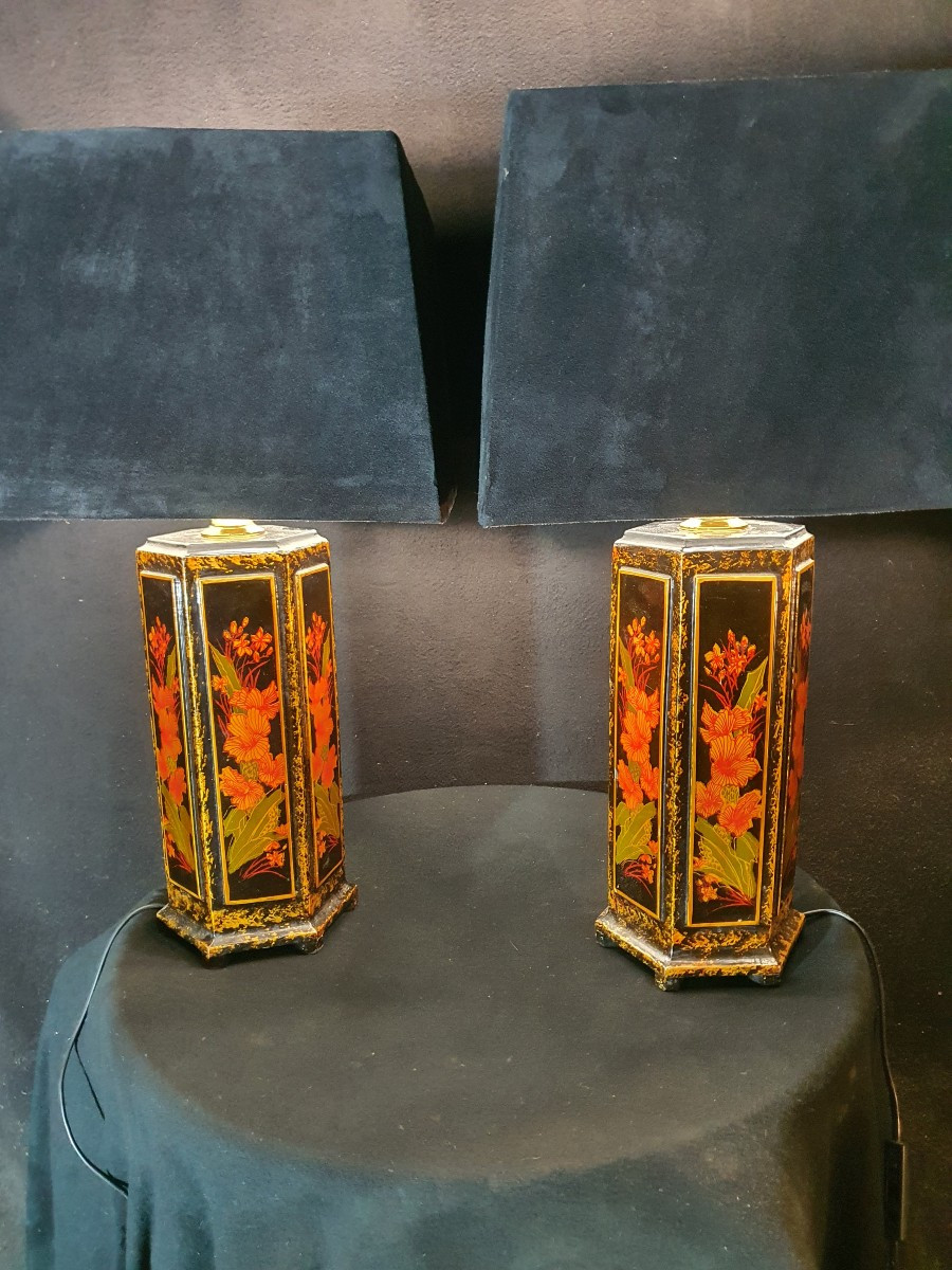 Pair Of Vintage Lacquered Wood Lamps With Chinese Flavor.