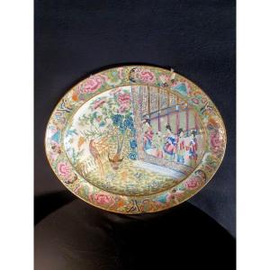 Large Dish China Canton Porcelain Famille Rose. 19th Century. 